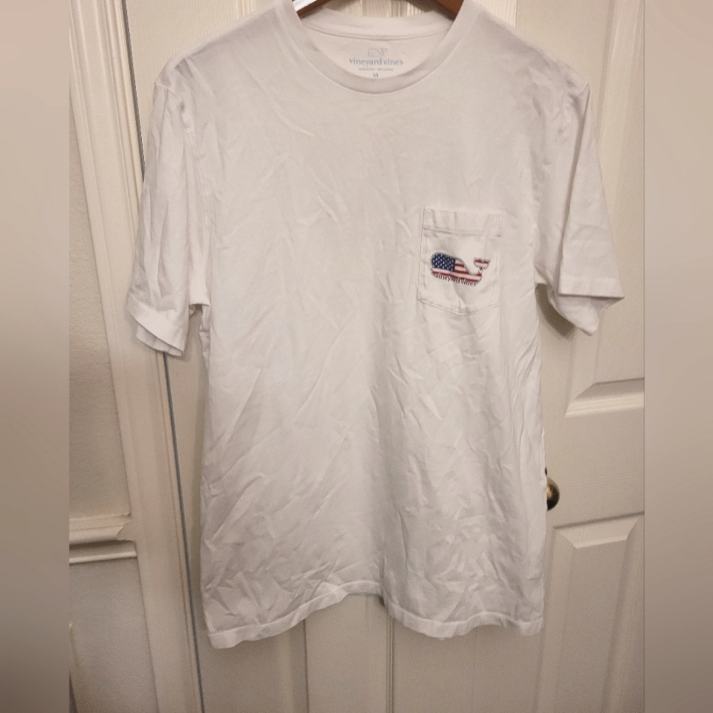 Vineyard vines men's short sleeve Americana Whale pocket volleyball t-shirt